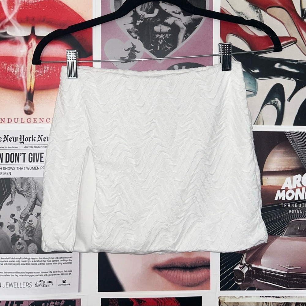 white low rise textured mini skirt